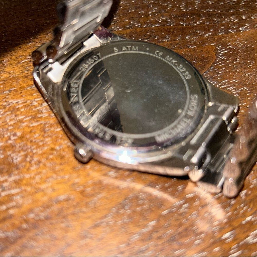 Michael Kors Analog Link Watch - Picture 4 of 4